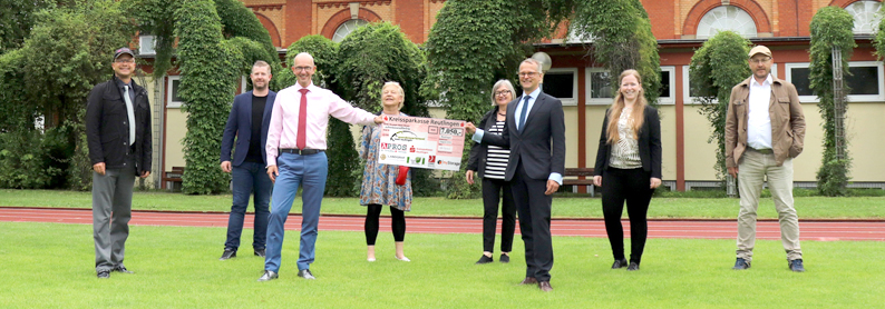 Gemeinsame Mentorenkreisspende Euro 7.050 an Spendenparlament Reutlingen